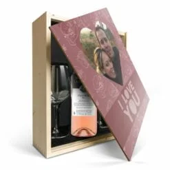 Vingavesæt med glas - Maison de la Surprise Syrah - Personlig træ kasse