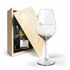 Vinpakke Maison de la Surprise Chardonnay med 2 indgraverede glas