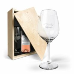 Vinpakke Maison de la Surprise Syrah med 2 indgraverede glas