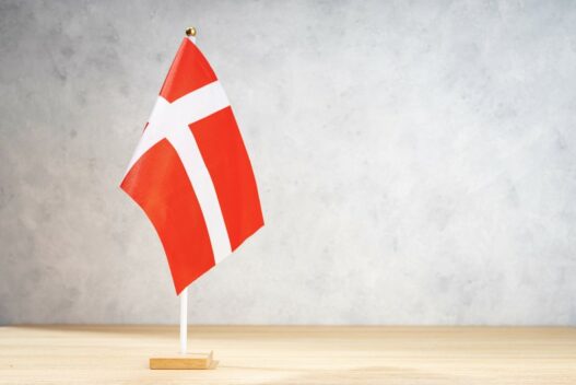 Dansk bordflag med gravering
