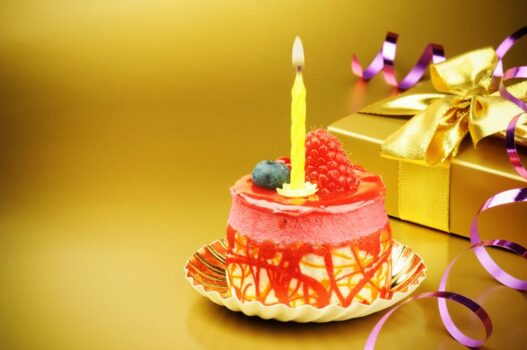 Fødselsdagsgave og kage